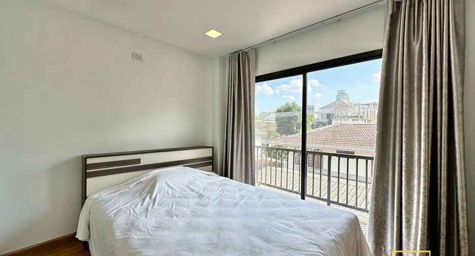 Haus zur Miete mit 3 Zimmer in Watthana, Bangkok