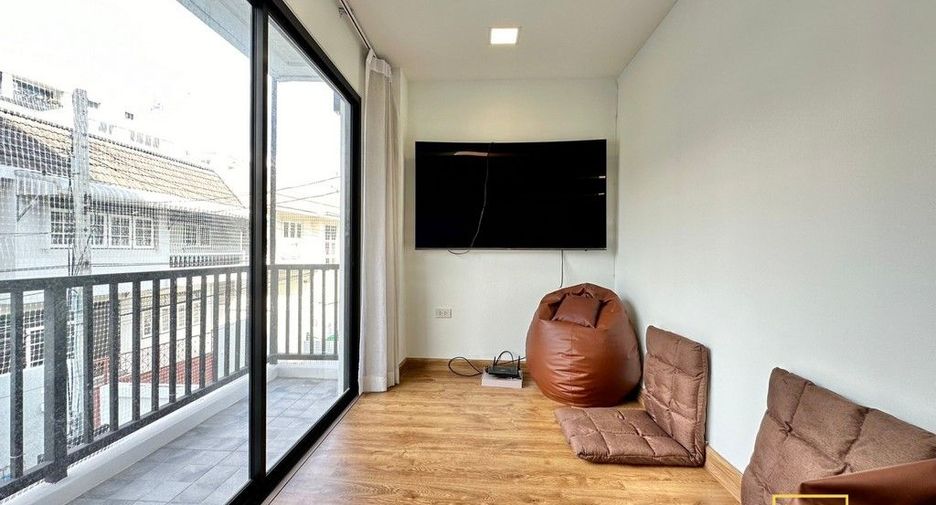 Haus zur Miete mit 3 Zimmer in Watthana, Bangkok