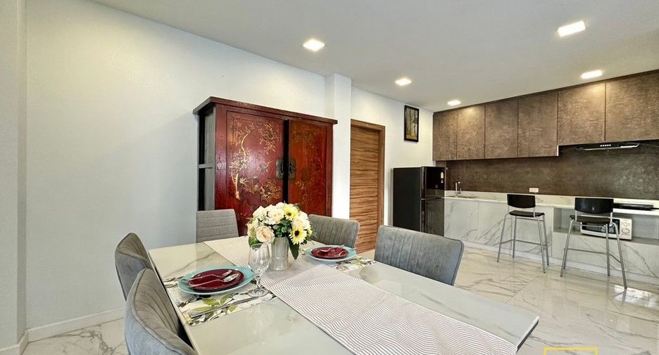 Haus zur Miete mit 3 Zimmer in Watthana, Bangkok