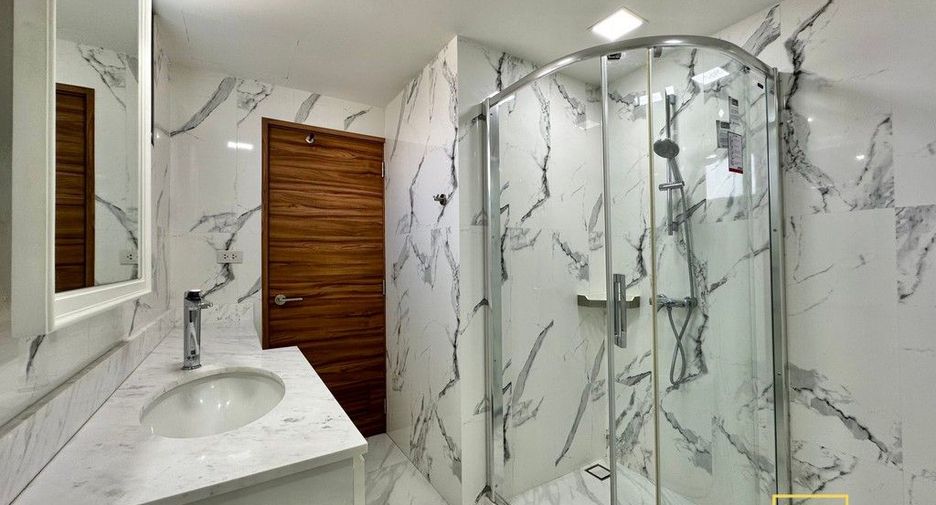 Haus zur Miete mit 3 Zimmer in Watthana, Bangkok