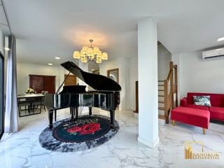 Haus zur Miete mit 3 Zimmer in Watthana, Bangkok