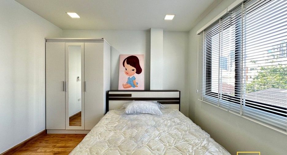 Haus zur Miete mit 3 Zimmer in Watthana, Bangkok