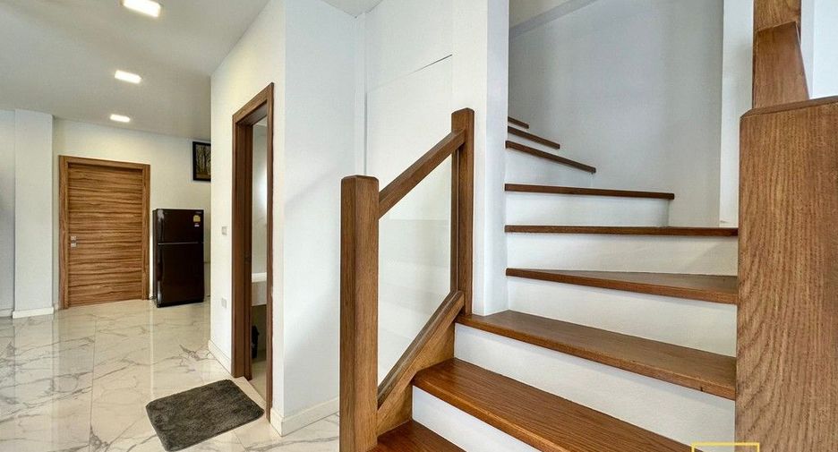 Haus zur Miete mit 3 Zimmer in Watthana, Bangkok
