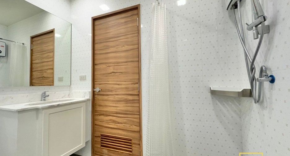 Haus zur Miete mit 3 Zimmer in Watthana, Bangkok