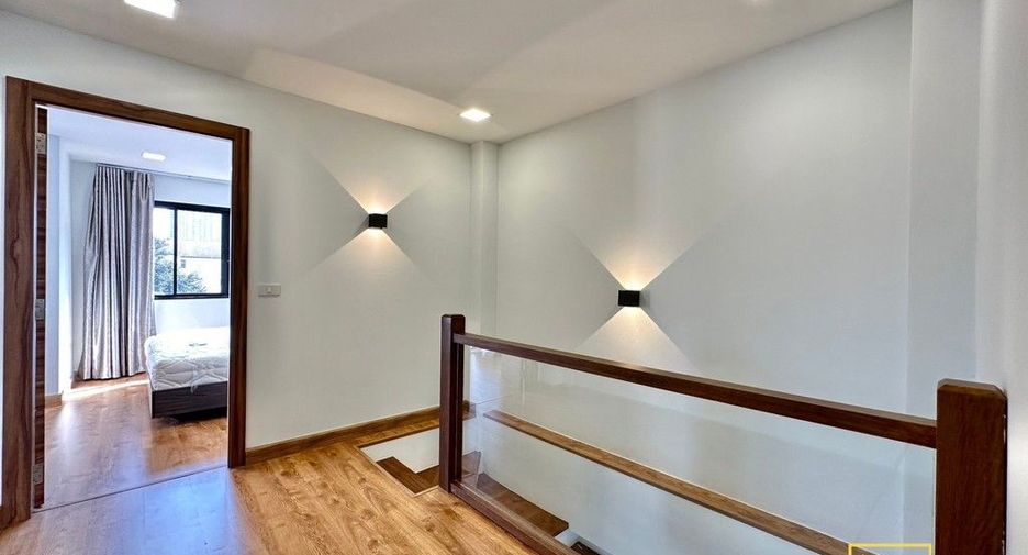 Haus zur Miete mit 3 Zimmer in Watthana, Bangkok