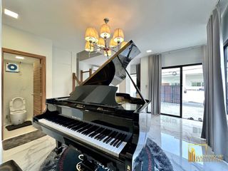 Haus zur Miete mit 3 Zimmer in Watthana, Bangkok