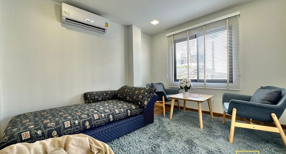 Haus zur Miete mit 3 Zimmer in Watthana, Bangkok