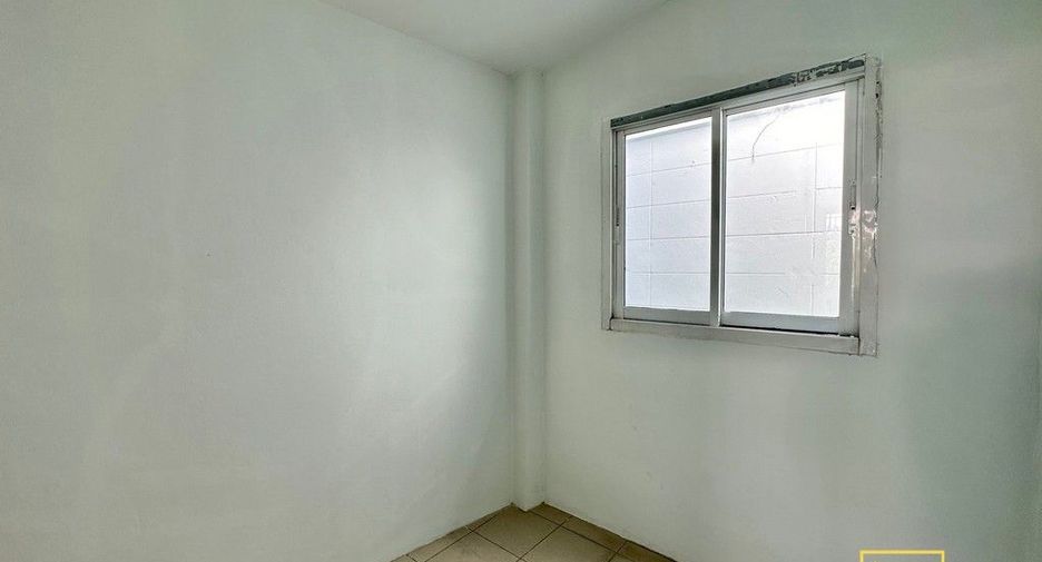 Haus zur Miete mit 3 Zimmer in Watthana, Bangkok
