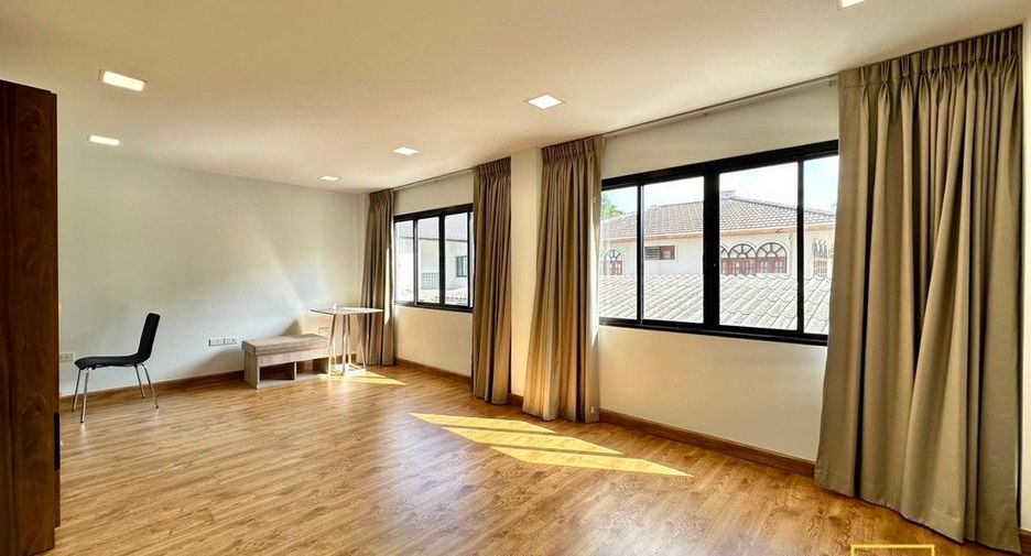 Haus zur Miete mit 3 Zimmer in Watthana, Bangkok