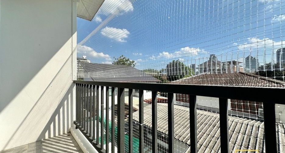 Haus zur Miete mit 3 Zimmer in Watthana, Bangkok