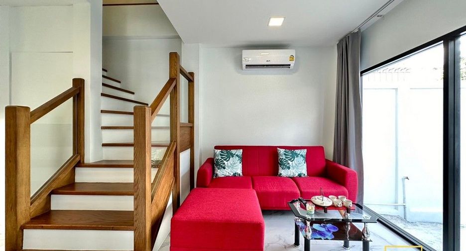 Haus zur Miete mit 3 Zimmer in Watthana, Bangkok