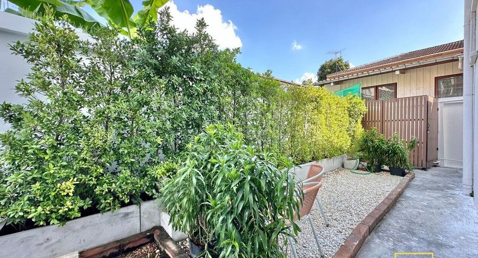 Haus zur Miete mit 3 Zimmer in Watthana, Bangkok