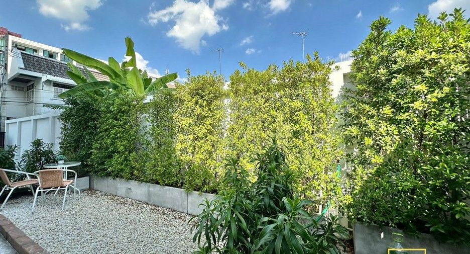 Haus zur Miete mit 3 Zimmer in Watthana, Bangkok