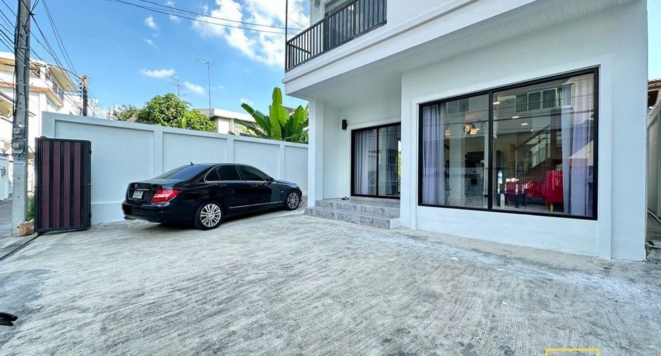Haus zur Miete mit 3 Zimmer in Watthana, Bangkok