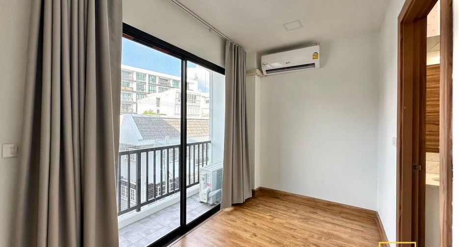 Haus zur Miete mit 3 Zimmer in Watthana, Bangkok