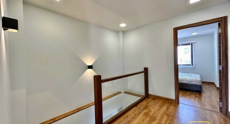 Haus zur Miete mit 3 Zimmer in Watthana, Bangkok