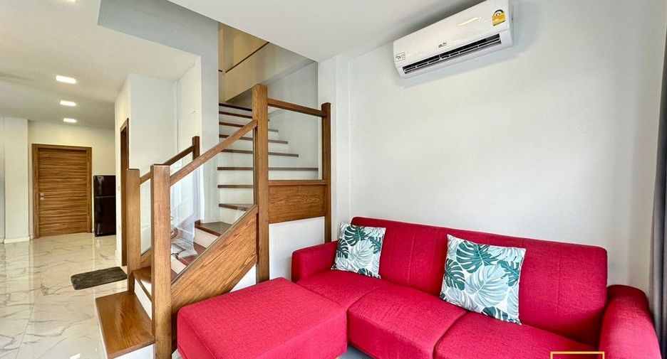 Haus zur Miete mit 3 Zimmer in Watthana, Bangkok