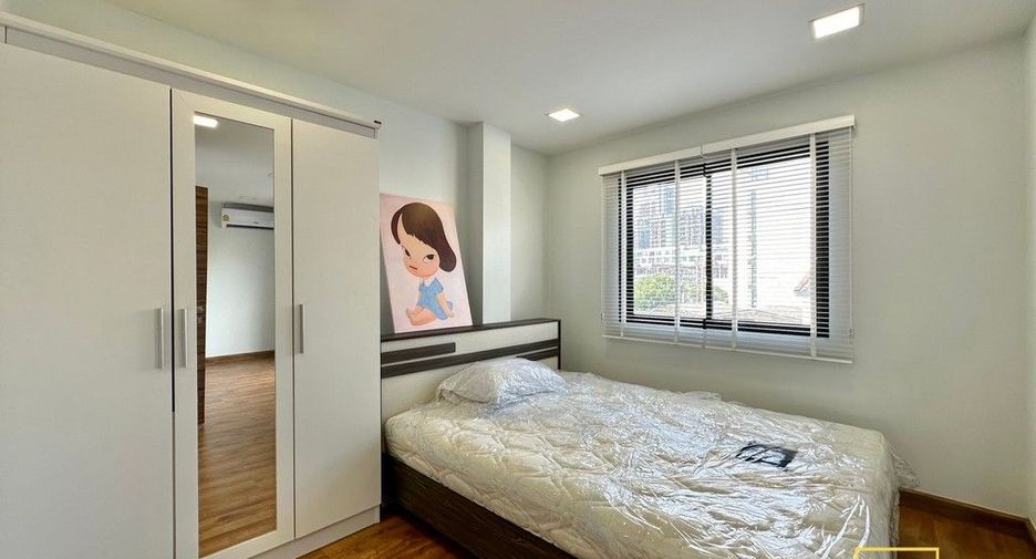 Haus zur Miete mit 3 Zimmer in Watthana, Bangkok