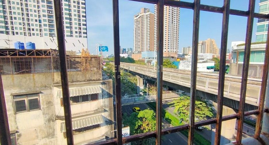 For sale retail Space in Phaya Thai, Bangkok