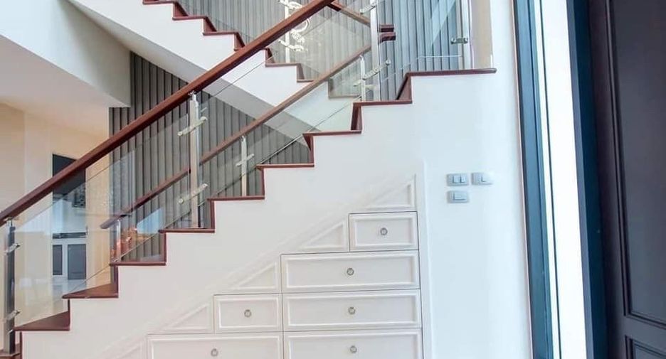 Casa en alquiler y en venta de 4 habitaciones en Bang Bon, Bangkok