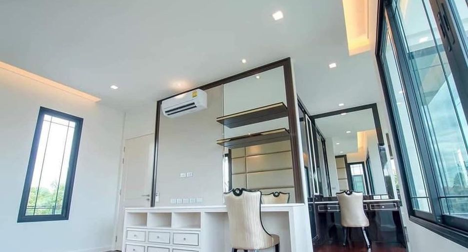 Casa en alquiler y en venta de 4 habitaciones en Bang Bon, Bangkok