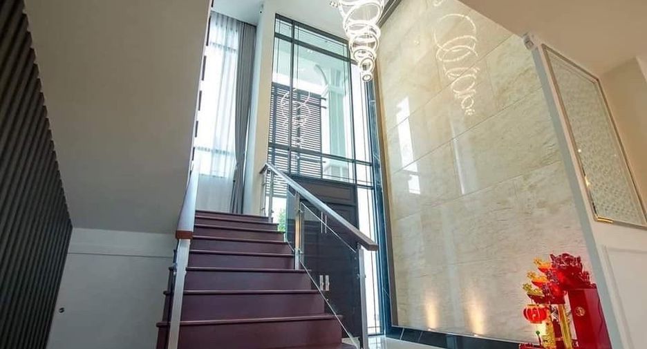 Casa en alquiler y en venta de 4 habitaciones en Bang Bon, Bangkok