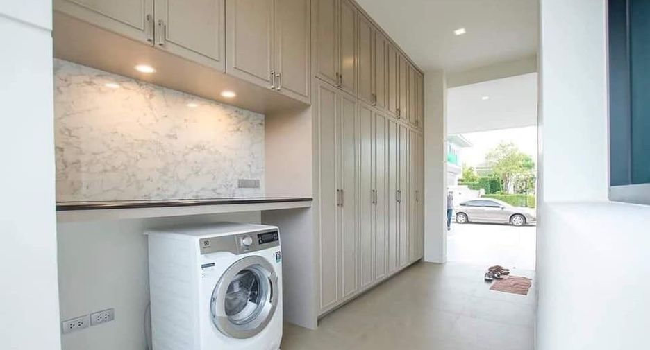 Casa en alquiler y en venta de 4 habitaciones en Bang Bon, Bangkok