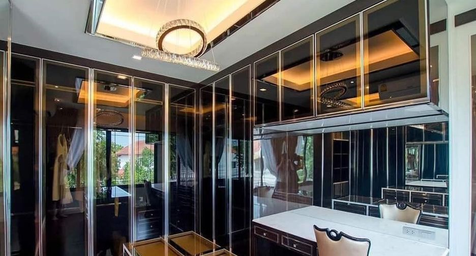Casa en alquiler y en venta de 4 habitaciones en Bang Bon, Bangkok