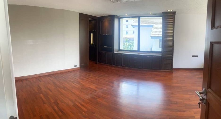 出租 4 卧室 独立屋 在 Watthana, 曼谷