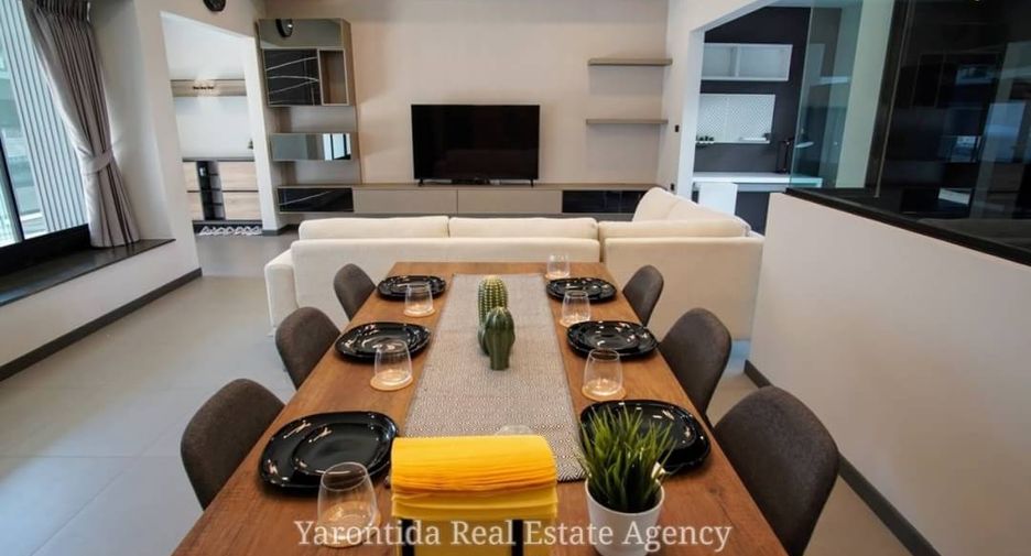 For rent 3 bedrooms townhouse in Bang Phli, Samut Prakan