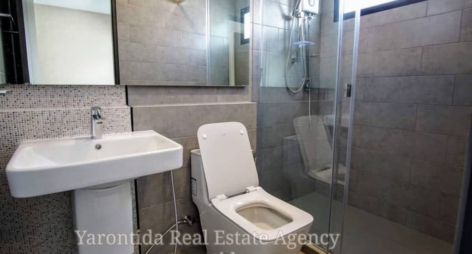 For rent 3 bedrooms townhouse in Bang Phli, Samut Prakan