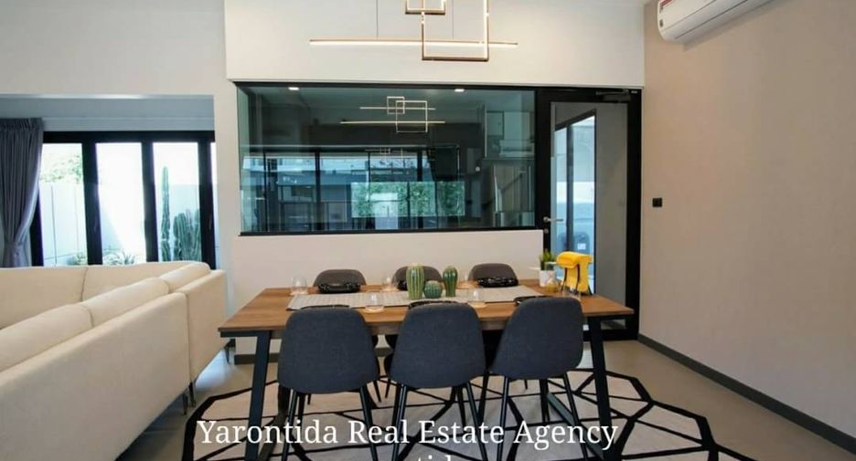 For rent 3 bedrooms townhouse in Bang Phli, Samut Prakan