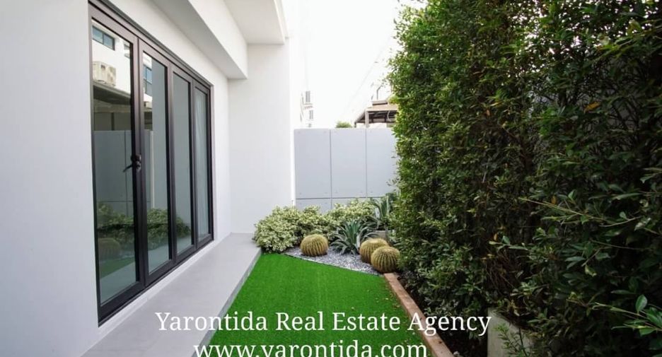 For rent 3 bedrooms townhouse in Bang Phli, Samut Prakan
