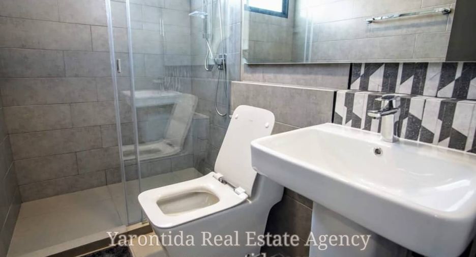 For rent 3 bedrooms townhouse in Bang Phli, Samut Prakan
