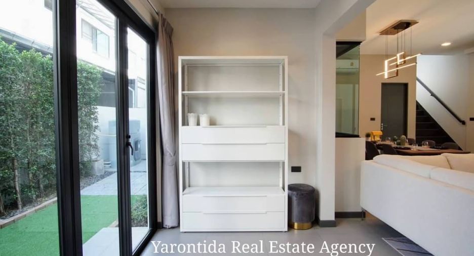 For rent 3 bedrooms townhouse in Bang Phli, Samut Prakan