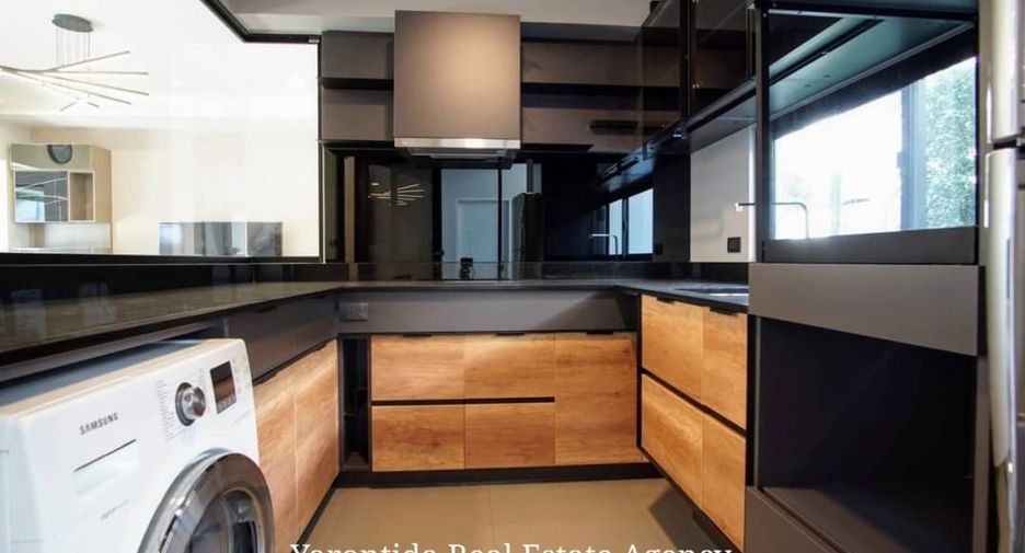 For rent 3 bedrooms townhouse in Bang Phli, Samut Prakan