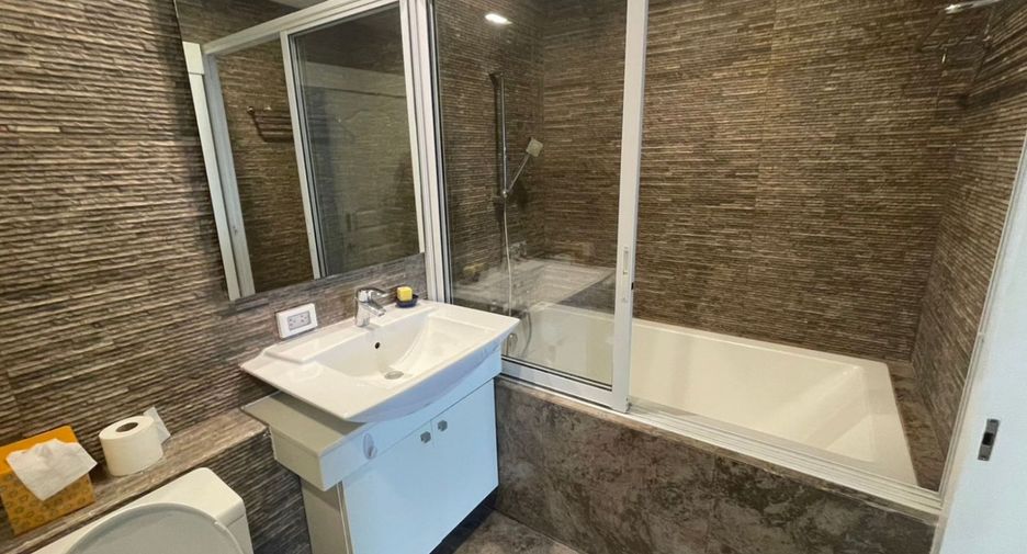 For rent 2 bedrooms condo in Watthana, Bangkok