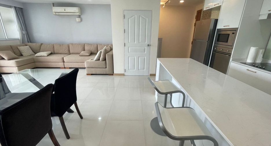For rent 2 bedrooms condo in Watthana, Bangkok