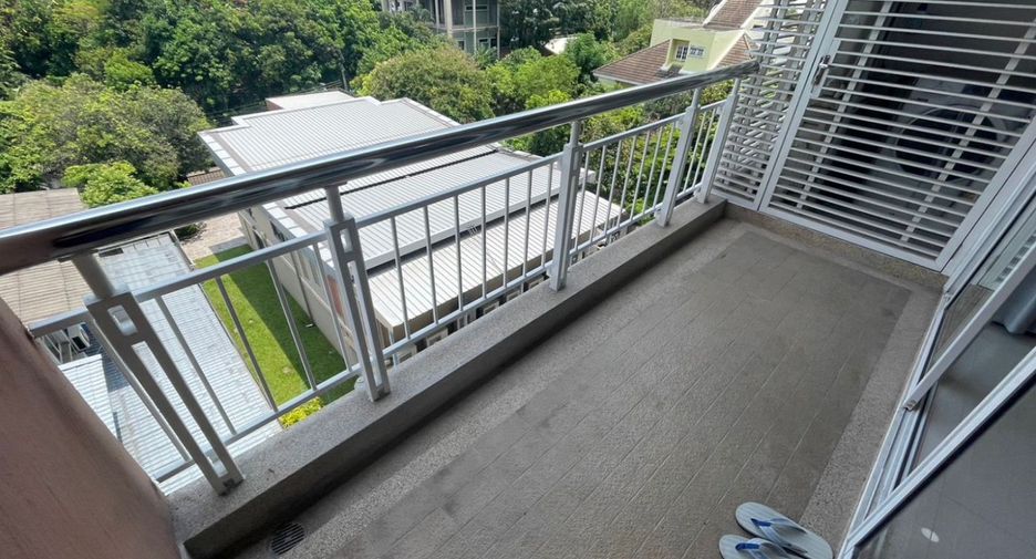 For rent 2 bedrooms condo in Watthana, Bangkok