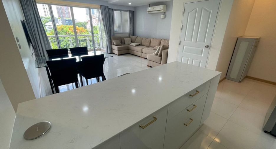 For rent 2 bedrooms condo in Watthana, Bangkok