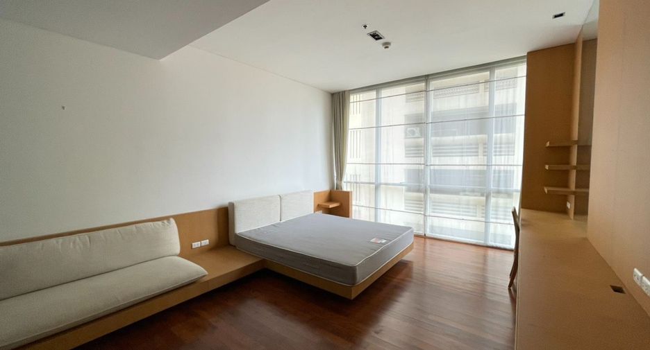 For rent studio condo in Khlong Toei, Bangkok