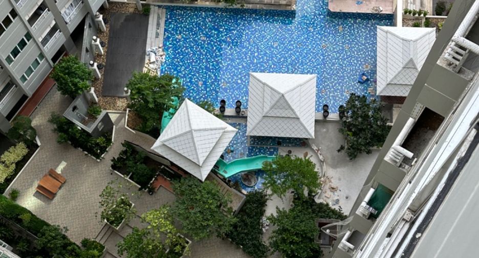 For sale 2 bedrooms condo in Bang Kapi, Bangkok