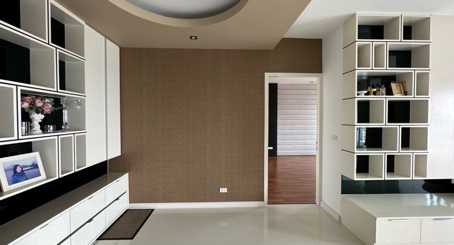 For sale 2 bedrooms condo in Bang Kapi, Bangkok