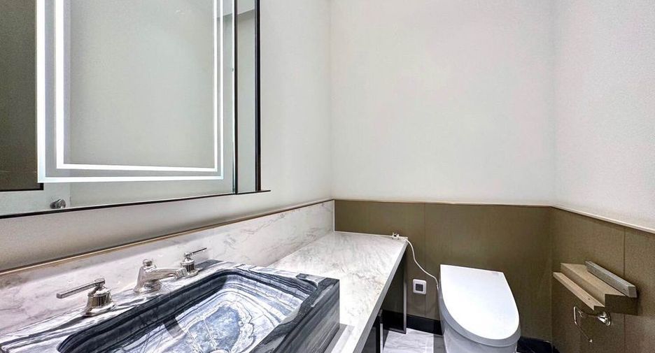 For rent 3 bed condo in Khlong San, Bangkok