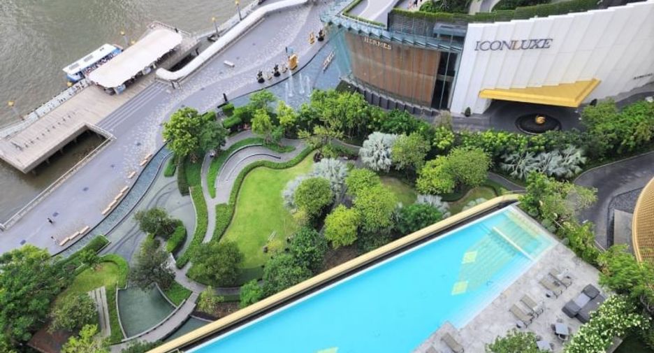 For rent 3 bed condo in Khlong San, Bangkok