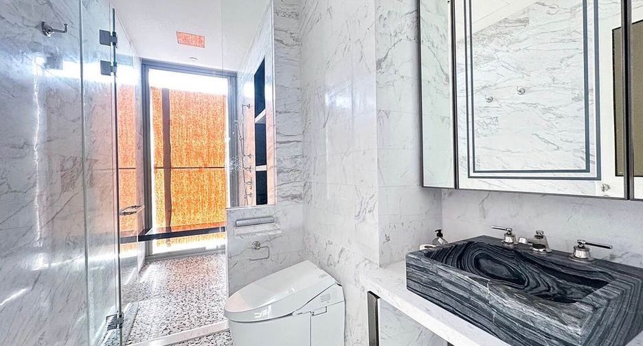 For rent 3 bed condo in Khlong San, Bangkok