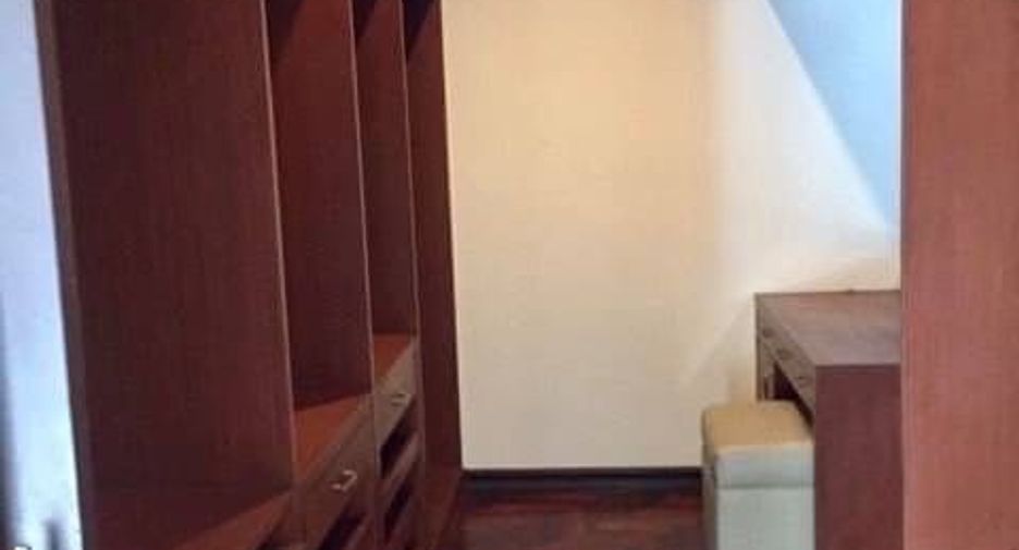 Аренда 4 спальни дом в Кхлонг Тоеи, Бангкок