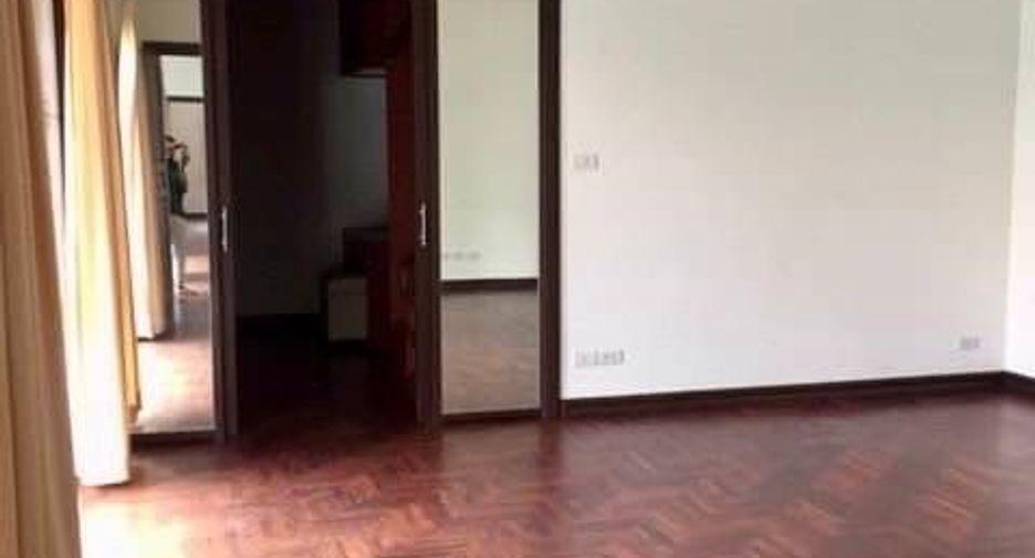 Аренда 4 спальни дом в Кхлонг Тоеи, Бангкок