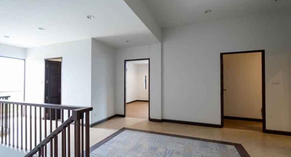 Local comercial en alquiler de 16 habitaciones en Hang Dong, Chiang Mai