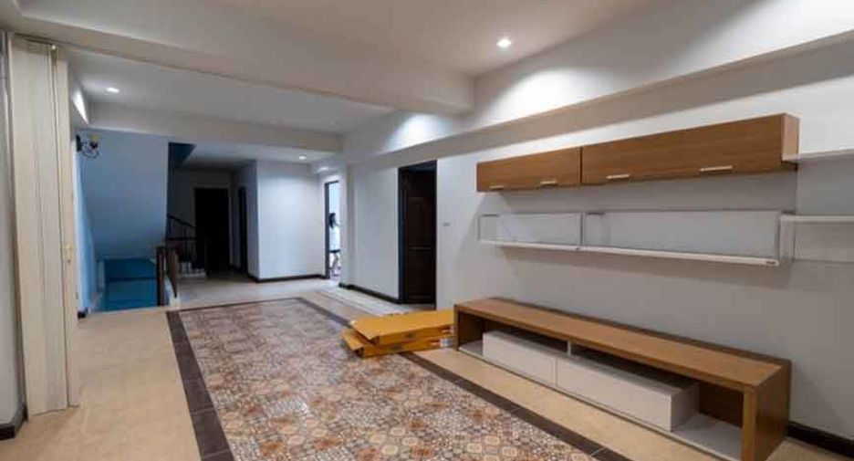 Local comercial en alquiler de 16 habitaciones en Hang Dong, Chiang Mai